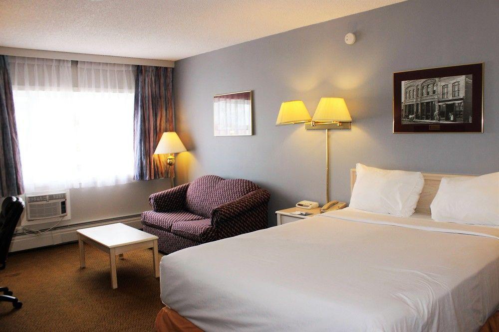 Travelodge By Wyndham Calgary South Extérieur photo